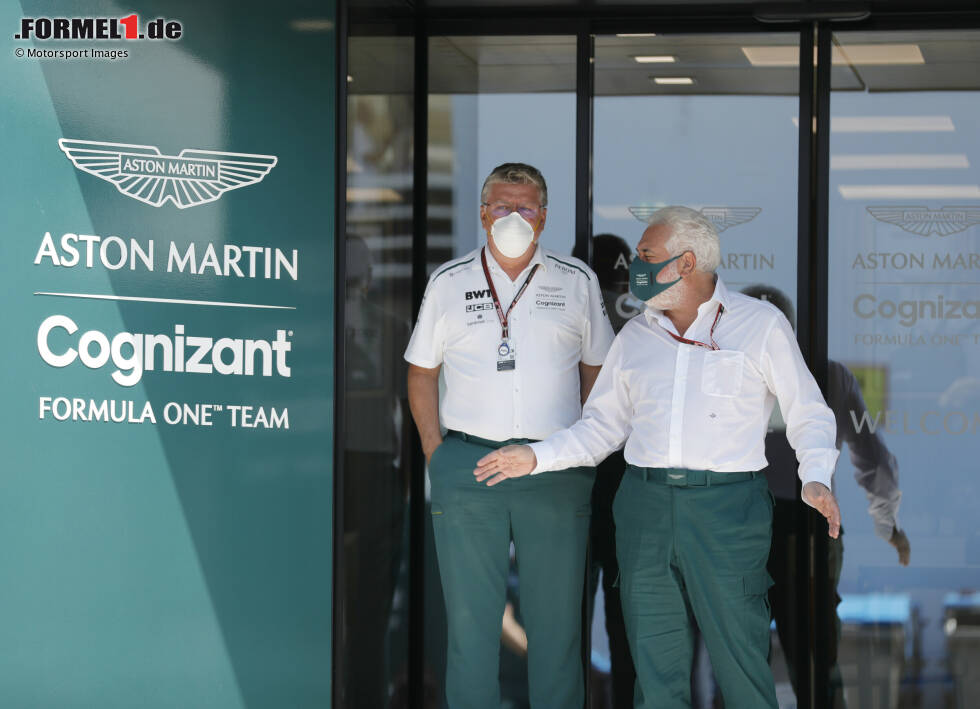 Foto zur News: Aston-Martin-Teamchef Otmar Szafnauer mit Unternehmenschef Lawrence Stroll
