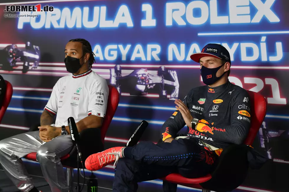 Foto zur News: Lewis Hamilton (Mercedes) und Max Verstappen (Red Bull)