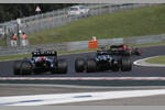 Foto zur News: Lewis Hamilton (Mercedes) und Fernando Alonso (Alpine)