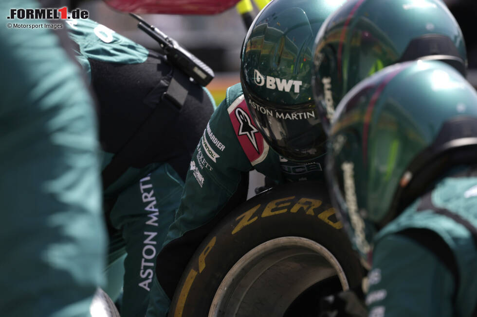 Foto zur News: Formel-1-Boxencrew (Aston Martin)
