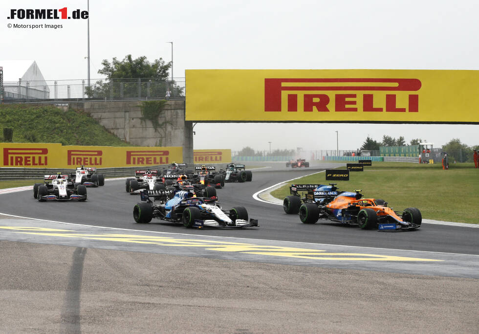 Foto zur News: Lando Norris (McLaren), Fernando Alonso (Alpine), George Russell (Williams) und Max Verstappen (Red Bull)