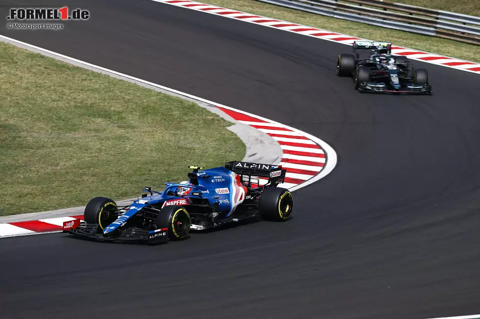 Foto zur News: Esteban Ocon (Alpine) und Sebastian Vettel (Aston Martin)