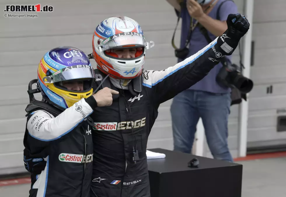 Foto zur News: Fernando Alonso (Alpine) und Esteban Ocon (Alpine)