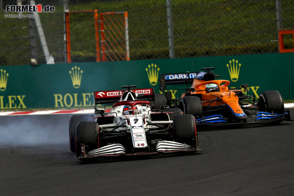 Foto zur News: Kimi Räikkönen (Alfa Romeo) und Daniel Ricciardo (McLaren)