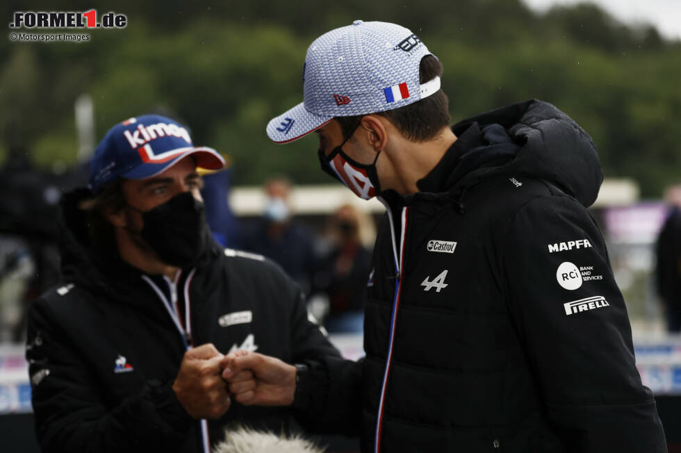 Foto zur News: Esteban Ocon (Alpine) und Fernando Alonso (Alpine)