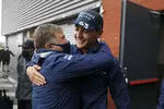 Foto zur News: George Russell (Williams) und Jost Capito