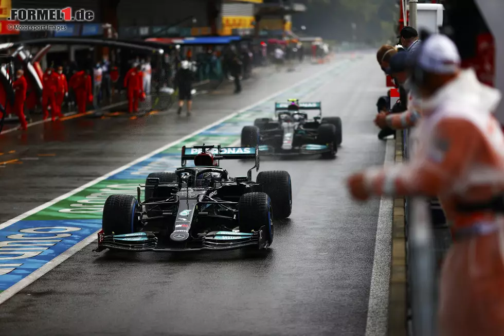 Foto zur News: Lewis Hamilton (Mercedes) und Valtteri Bottas (Mercedes)