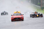Foto zur News: Max Verstappen (Red Bull), George Russell (Williams) und Lewis Hamilton (Mercedes)
