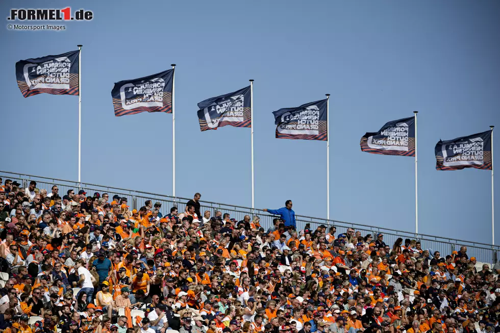 Foto zur News: Fans in Zandvoort