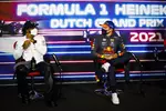 Foto zur News: Lewis Hamilton (Mercedes) und Max Verstappen (Red Bull)