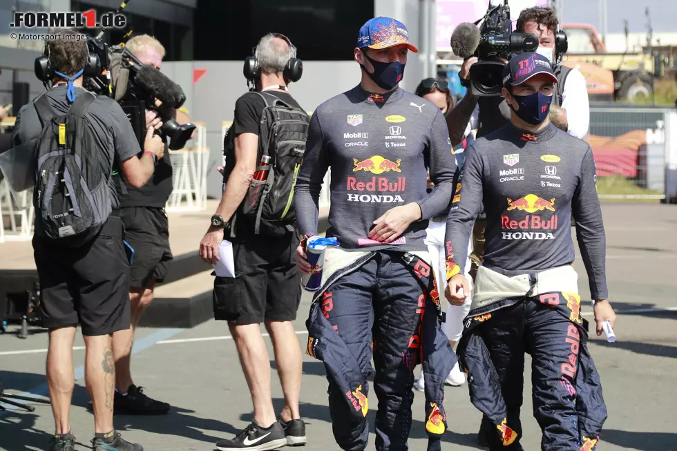 Foto zur News: Max Verstappen (Red Bull) und Sergio Perez (Red Bull)