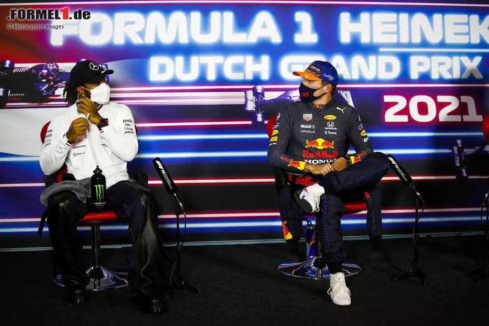 Foto zur News: Lewis Hamilton (Mercedes) und Max Verstappen (Red Bull)