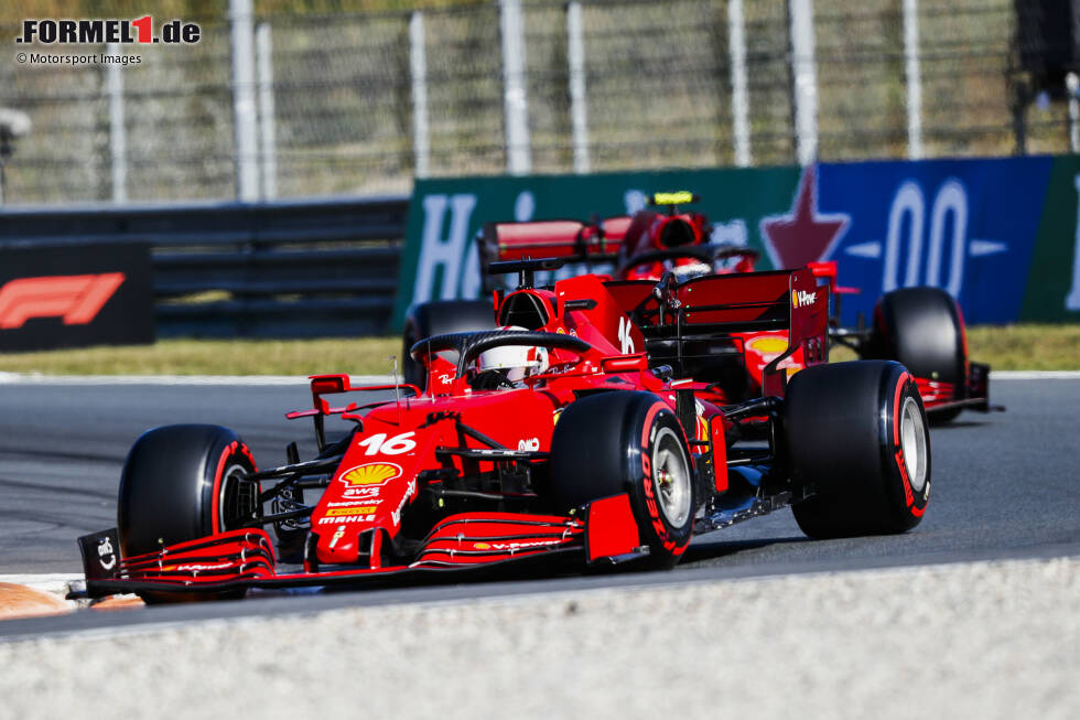 Foto zur News: Charles Leclerc (Ferrari) und Carlos Sainz (Ferrari)