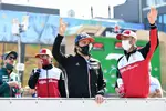 Foto zur News: Fernando Alonso (Alpine) und Robert Kubica (Alfa Romeo)