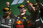 Foto zur News: Lewis Hamilton (Mercedes), Max Verstappen (Red Bull) und Valtteri Bottas (Mercedes)