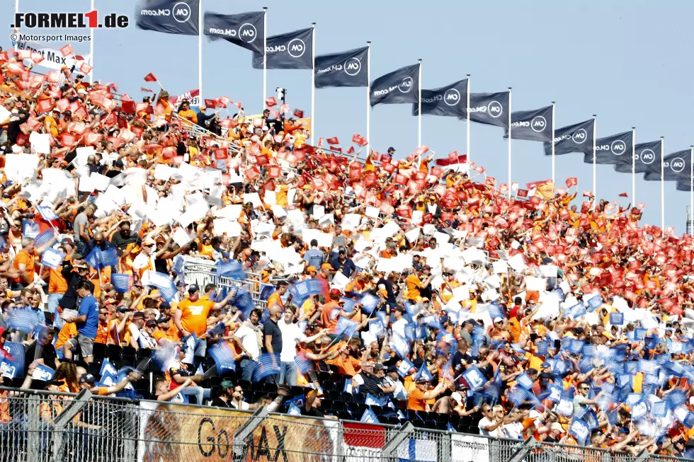 Foto zur News: Fans in Zandvoort