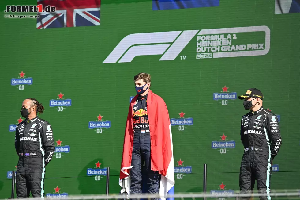 Lewis Hamilton (Mercedes), Max Verstappen (Red Bull) und Valtteri Bottas (Mercedes) Foto zur News: Lewis Hamilton (Mercedes), Max Verstappen (Red Bull) und Valtteri Bottas (Mercedes)