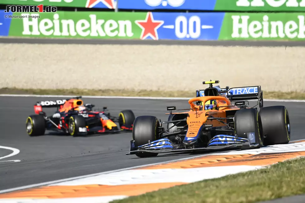 Foto zur News: Lando Norris (McLaren) und Max Verstappen (Red Bull)