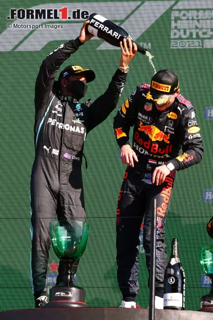 Foto zur News: Lewis Hamilton (Mercedes) und Max Verstappen (Red Bull)