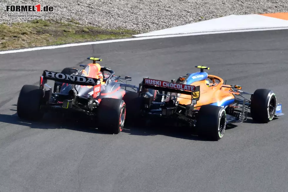 Foto zur News: Lando Norris (McLaren) und Sergio Perez (Red Bull)