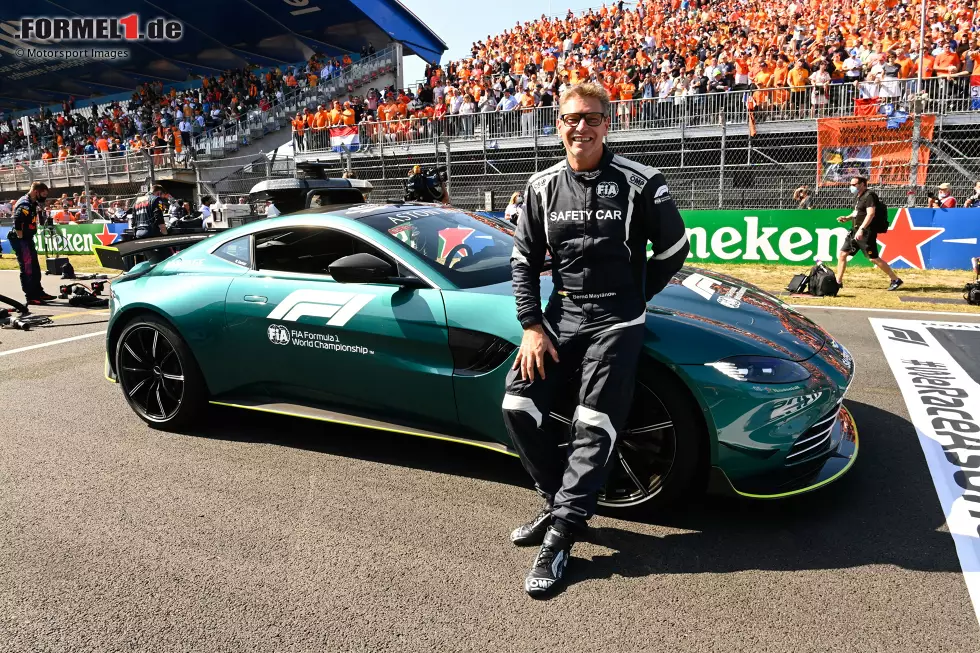 Foto zur News: Bernd Mayländer mit dem Safety-Car