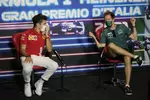 Foto zur News: Charles Leclerc (Ferrari) und Sebastian Vettel (Aston Martin)