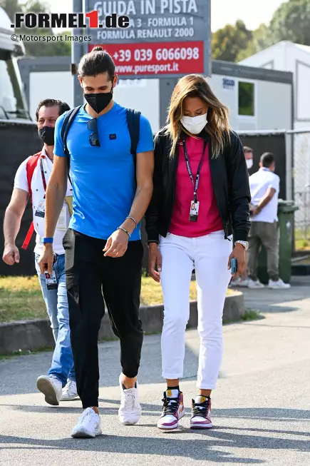 Foto zur News: Antonio Giovinazzi (Alfa Romeo) mit Mara Sangiorgio von Sky Italia