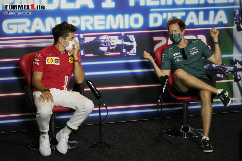 Foto zur News: Charles Leclerc (Ferrari) und Sebastian Vettel (Aston Martin)