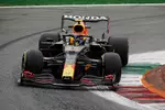 Foto zur News: Sergio Perez (Red Bull)