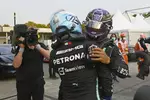 Foto zur News: Valtteri Bottas (Mercedes) und Lewis Hamilton (Mercedes)