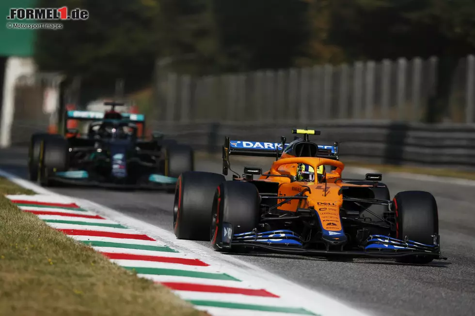 Foto zur News: Lando Norris (McLaren) und Lewis Hamilton (Mercedes)