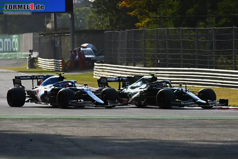 Foto zur News: Sebastian Vettel (Aston Martin) und Esteban Ocon (Alpine)