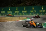 Foto zur News: Daniel Ricciardo (McLaren), Max Verstappen (Red Bull) und Lando Norris (McLaren)