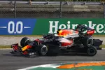 Foto zur News: Lewis Hamilton (Mercedes) und Max Verstappen (Red Bull)