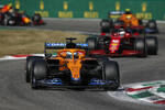 Foto zur News: Daniel Ricciardo (McLaren) und Charles Leclerc (Ferrari)