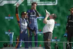 Foto zur News: Daniel Ricciardo (McLaren), Lando Norris (McLaren) und Zak Brown