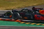 Foto zur News: Lewis Hamilton (Mercedes) und Max Verstappen (Red Bull)