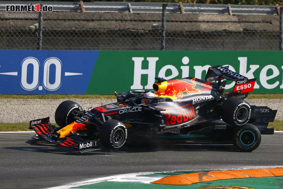 Foto zur News: Lewis Hamilton (Mercedes) und Max Verstappen (Red Bull)