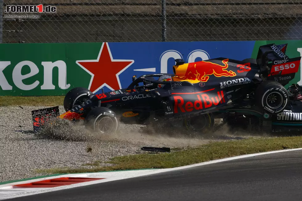 Foto zur News: Lewis Hamilton (Mercedes) und Max Verstappen (Red Bull)