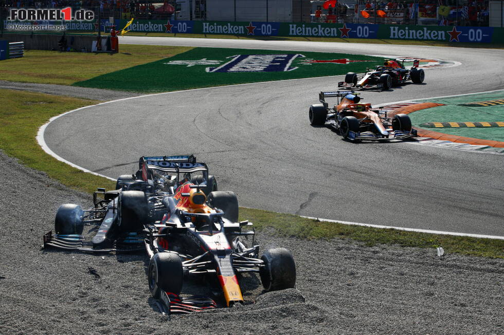 Foto zur News: Lando Norris (McLaren), Sergio Perez (Red Bull), Max Verstappen (Red Bull) und Lewis Hamilton (Mercedes)