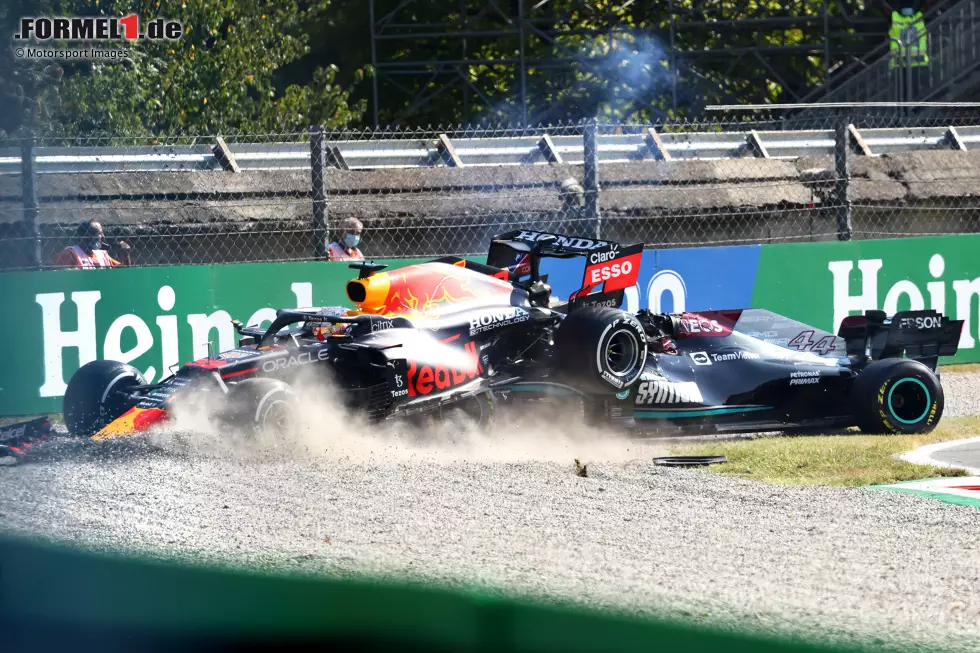 Foto zur News: Max Verstappen (Red Bull) und Lewis Hamilton (Mercedes)