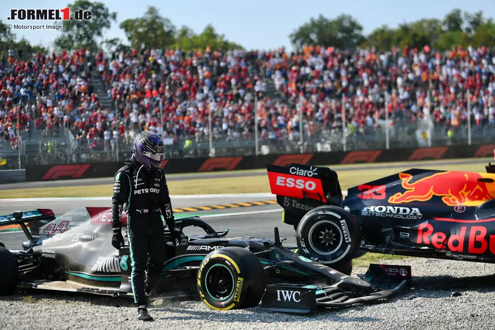 Foto zur News: Lewis Hamilton (Mercedes) und Max Verstappen (Red Bull)