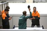 Foto zur News: Daniel Ricciardo (McLaren), Sebastian Vettel (Aston Martin) und Lando Norris (McLaren)