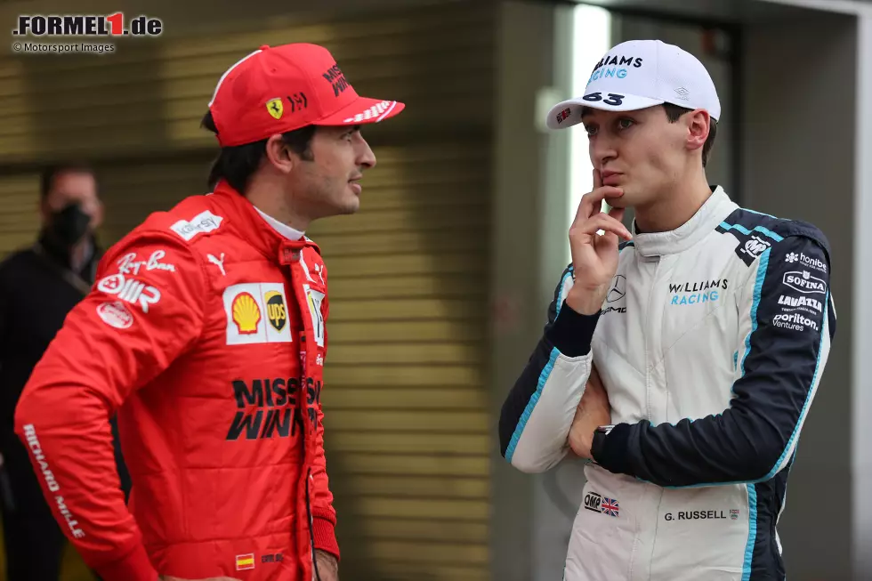 Foto zur News: Carlos Sainz (Ferrari) und George Russell (Williams)