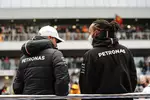 Foto zur News: Valtteri Bottas (Mercedes) und Lewis Hamilton (Mercedes)