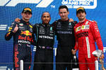 Foto zur News: Max Verstappen (Red Bull), Lewis Hamilton (Mercedes) und Carlos Sainz (Ferrari)