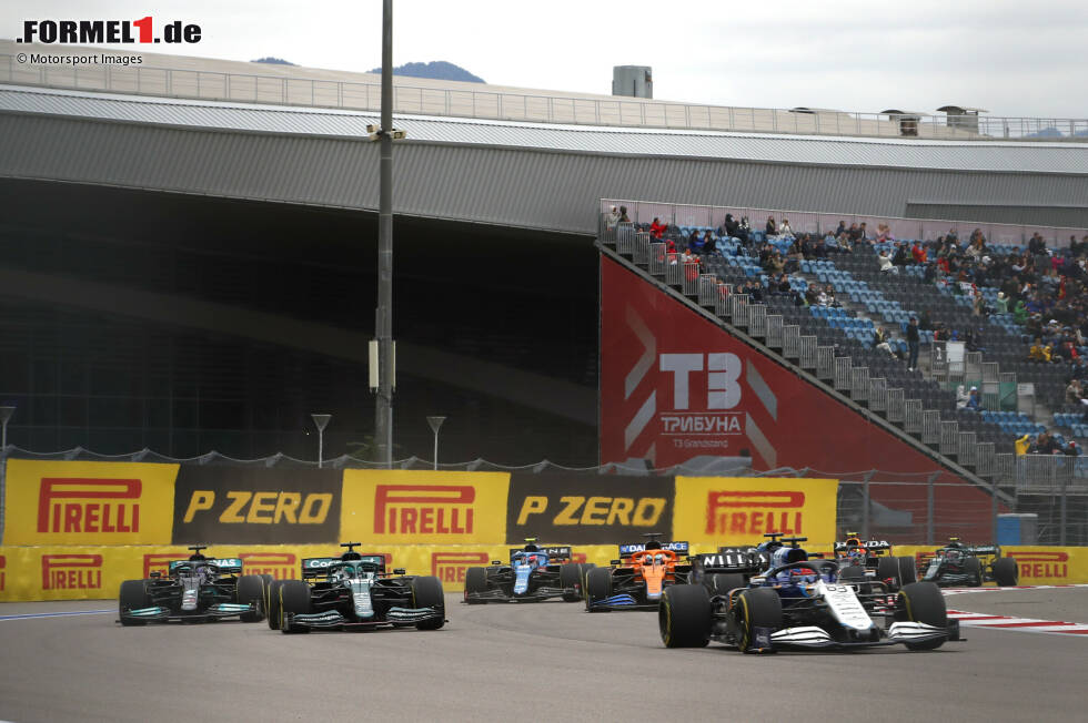 George Russell (Williams), Lance Stroll (Aston Martin), Daniel Ricciardo (McLaren) und Lewis Hamilton (Mercedes) George Russell (Williams), Lance Stroll (Aston Martin), Daniel Ricciardo (McLaren) und Lewis Hamilton (Mercedes)