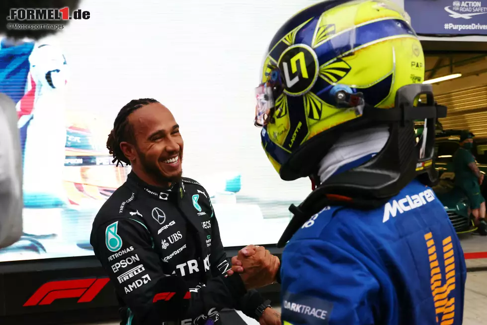 Foto zur News: Lando Norris (McLaren) und Lewis Hamilton (Mercedes)