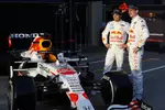 Foto zur News: Sergio Perez (Red Bull) und Max Verstappen (Red Bull)