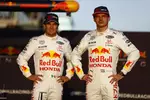 Foto zur News: Sergio Perez (Red Bull) und Max Verstappen (Red Bull)